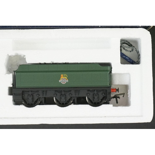 24 - Two boxed OO gauge locomotives to include Bachmann 32303 2251 Collett Goods 2251 BR green e/crest an... 