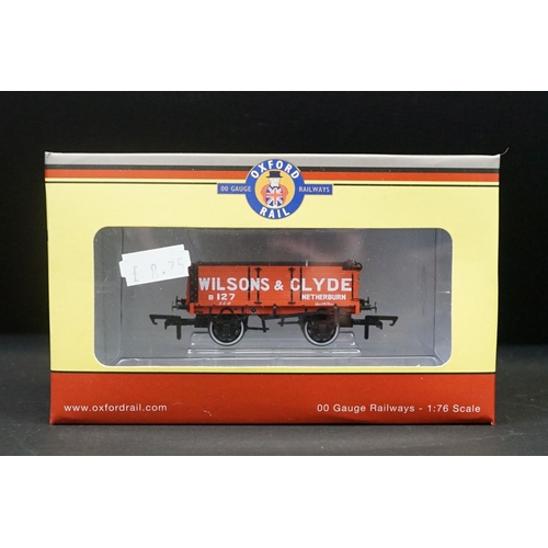 26 - Group of OO gauge model railway to include Hornby Railroad R2941 LBSC 0-4-0 No 629 locomotive, 3 x b... 