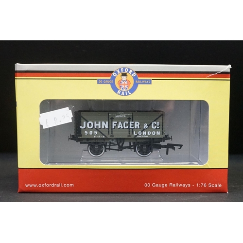 26 - Group of OO gauge model railway to include Hornby Railroad R2941 LBSC 0-4-0 No 629 locomotive, 3 x b... 