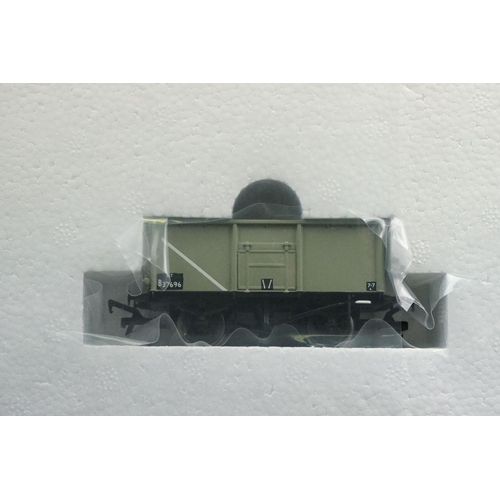 3 - Boxed Bachmann OO gauge 30077 Midnight Metropolitan train set, complete and ex