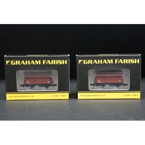 32 - Group of N gauge model railway to include 2 x cased Graham Farish locomotives (371986A Class 64XX Pa... 