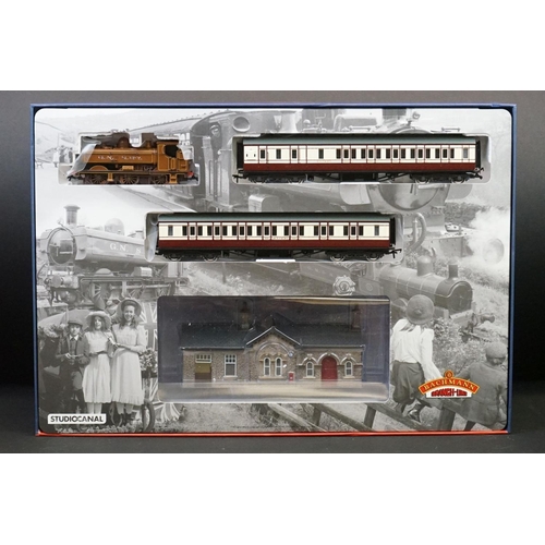 4 - Boxed Bachmann OO gauge Special Collectors Edition 30575 The Railway Children train set, complete an... 