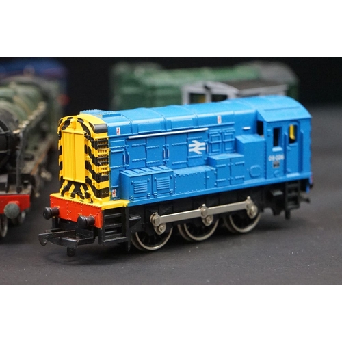 43 - 13 OO gauge locomotives to include Hornby, Lima & Airfix featuring Hornby Dublo 2-8-0LMS in black, A... 