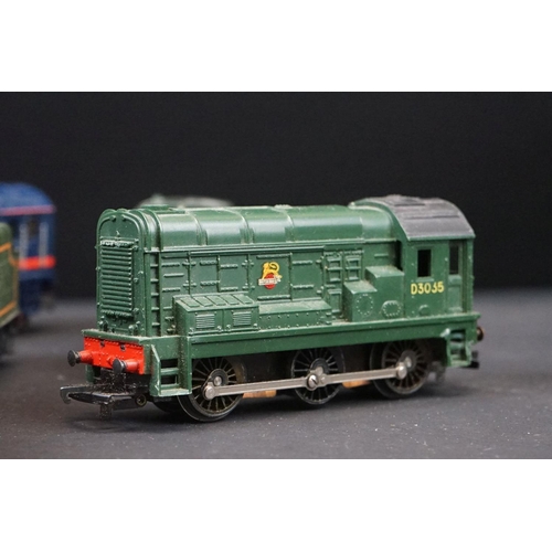 43 - 13 OO gauge locomotives to include Hornby, Lima & Airfix featuring Hornby Dublo 2-8-0LMS in black, A... 