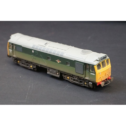 44 - 17 OO gauge Diesel locomotives and railcars to include Lim and Hornby examples featuring Lima Meld, ... 