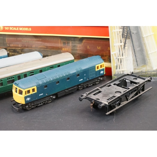 47 - Collection of boxed & unboxed OO gauge model railway featuring boxed Hornby R2636 BR 2-6-4T Stanier ... 