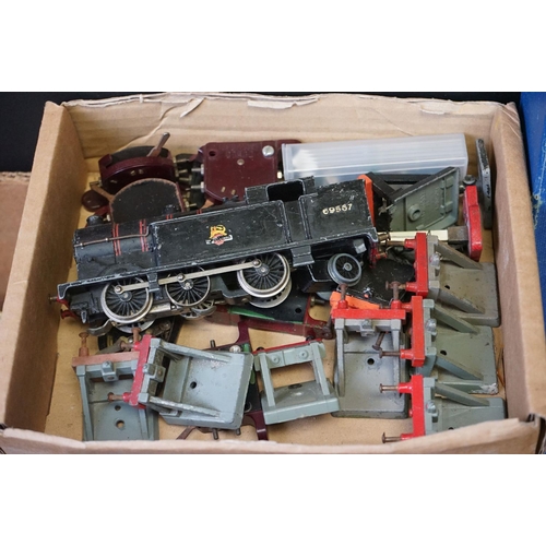 48 - Quantity of Hornby Dublo model railway to include boxed EDP22 Passenger Train Royal Scot set with Du... 