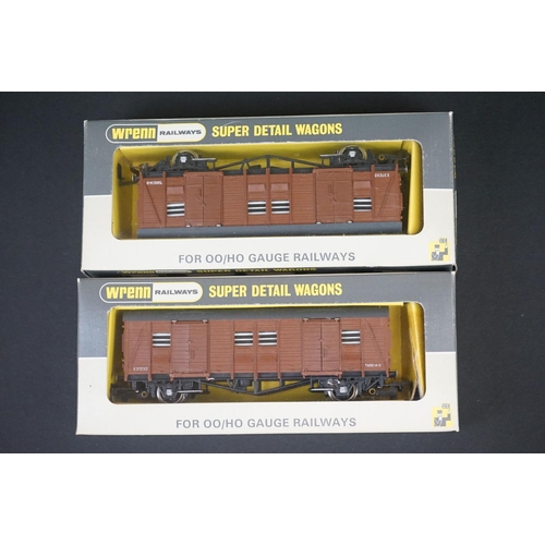 49 - 26 Boxed OO gauge items of rolling stock to include 14 x Airfix, 6 x Hornby, 3 x Wrenn Super Detail,... 