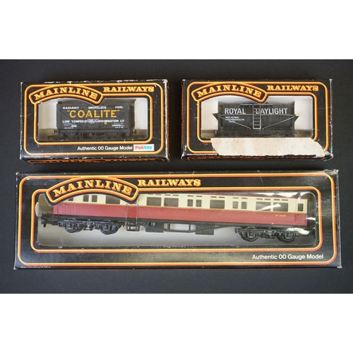 49 - 26 Boxed OO gauge items of rolling stock to include 14 x Airfix, 6 x Hornby, 3 x Wrenn Super Detail,... 