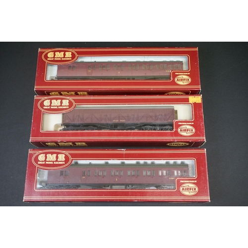 49 - 26 Boxed OO gauge items of rolling stock to include 14 x Airfix, 6 x Hornby, 3 x Wrenn Super Detail,... 