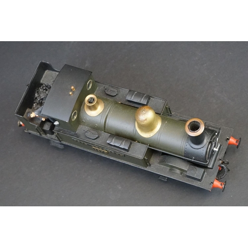 57 - Cast kit built O gauge 0-6-0 Fair Rosamund 1473 locomotive, with 2 figures, contained within custom ... 