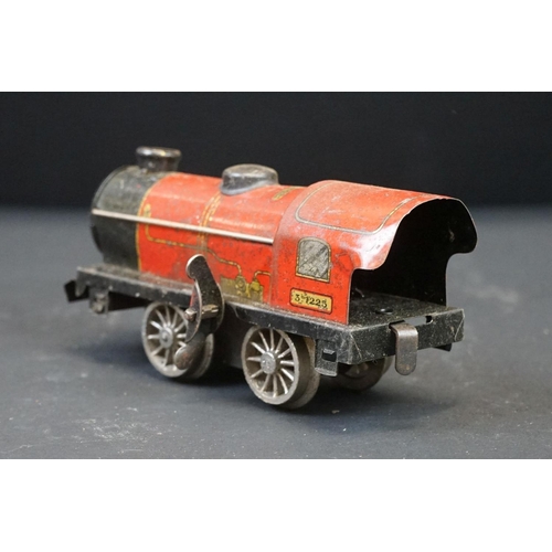 58 - Four Hornby O gauge locomotives to include French Serie Hornby 0-4-0 Etat 020-511 with Etat 25-511 t... 