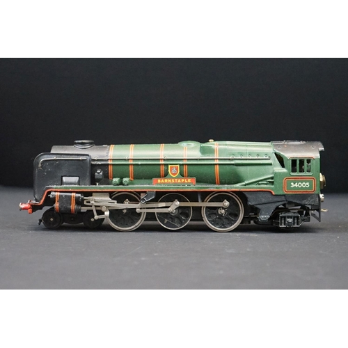 66 - Two OO gauge locomotives to include Hornby Dublo 4-6-2 Barnstable and Wrenn 2-6-4 BR 80033