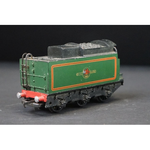 66 - Two OO gauge locomotives to include Hornby Dublo 4-6-2 Barnstable and Wrenn 2-6-4 BR 80033