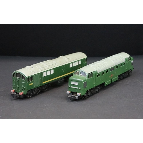 68 - Two Hornby Dublo BR Diesel locomotives in green livery to include D5702 & 21380