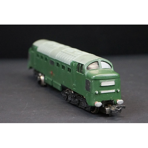 68 - Two Hornby Dublo BR Diesel locomotives in green livery to include D5702 & 21380