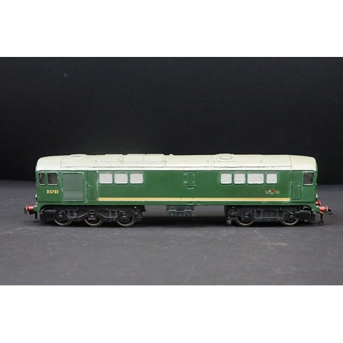 68 - Two Hornby Dublo BR Diesel locomotives in green livery to include D5702 & 21380