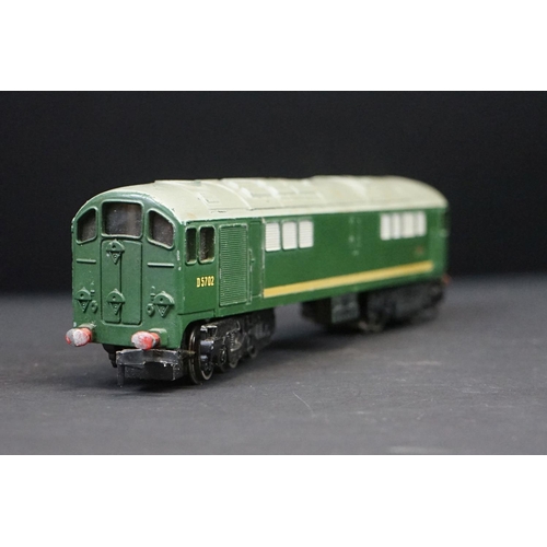 68 - Two Hornby Dublo BR Diesel locomotives in green livery to include D5702 & 21380