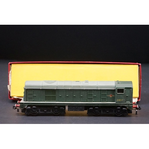 70 - Group of OO & Hornby Dublo model railway to include boxed Hornby Dublo 2218 2-6-4 Tank Locomotive, b... 