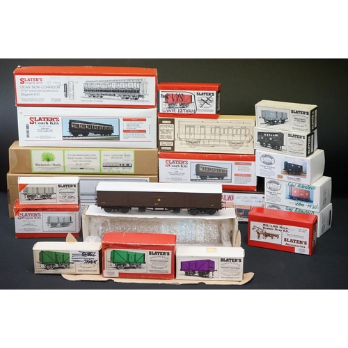 100 - 19 O gauge items of kit built rolling stock in boxes featuring Slaters, Parkside Dundas, Andrews, Bl... 