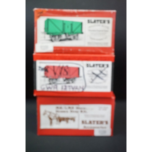 100 - 19 O gauge items of kit built rolling stock in boxes featuring Slaters, Parkside Dundas, Andrews, Bl... 