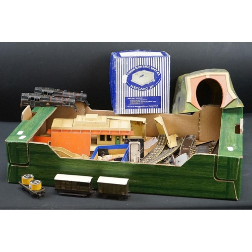 109 - Collection of Hornby Dublo model railway to include rolling stock, trackside accessories, locomotive... 