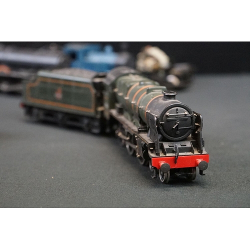 110 - 19 OO gauge locomotives to include Hornby Virgin Lady in Red, Airfix Royal Scot etc, condition varie... 