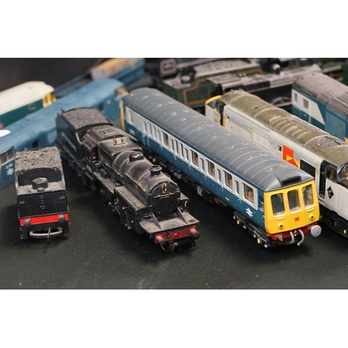 110 - 19 OO gauge locomotives to include Hornby Virgin Lady in Red, Airfix Royal Scot etc, condition varie... 