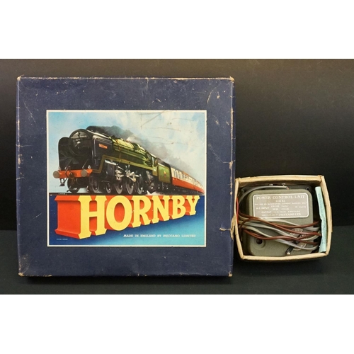 113 - Boxed Hornby O gauge Tank Goods Set No 40 with LNER 0-4-0 locomotive, 3 x items of rolling stock inc... 