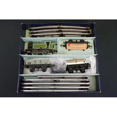 113 - Boxed Hornby O gauge Tank Goods Set No 40 with LNER 0-4-0 locomotive, 3 x items of rolling stock inc... 