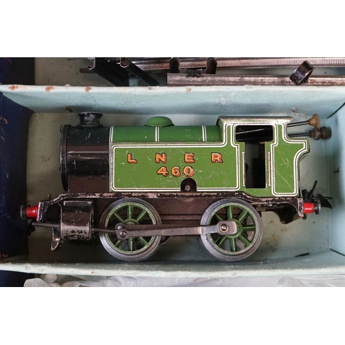 113 - Boxed Hornby O gauge Tank Goods Set No 40 with LNER 0-4-0 locomotive, 3 x items of rolling stock inc... 