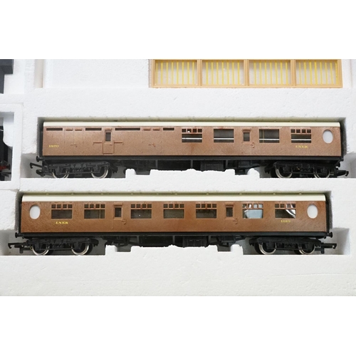 114 - Three boxed OO gauge train sets to include Hornby R176 Flying Scotsman set, Lima Inter City 125 set ... 