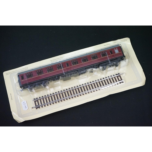 118 - Group of N gauge model railway to include boxed Rapido 0236 locomotive, 5 x boxed Rapido items of ro... 