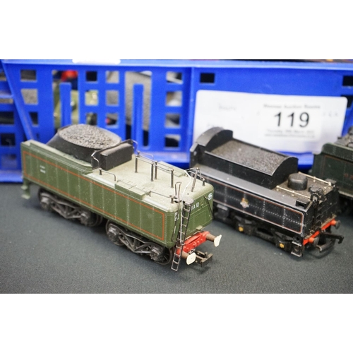 119 - Collection of around 45 OO & HO gauge tenders and approximately 20 tender bodies (2 boxes)