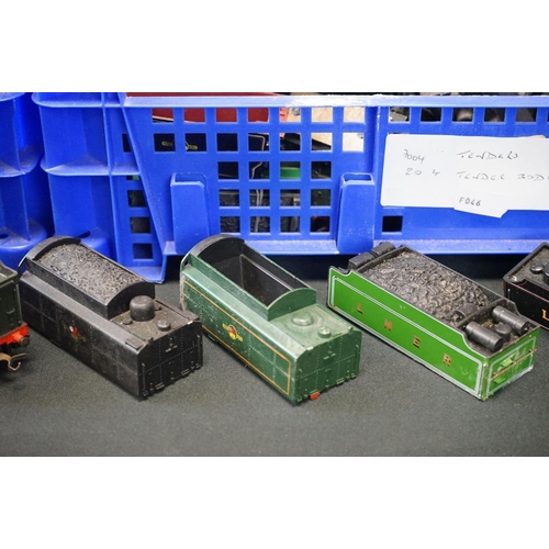 119 - Collection of around 45 OO & HO gauge tenders and approximately 20 tender bodies (2 boxes)