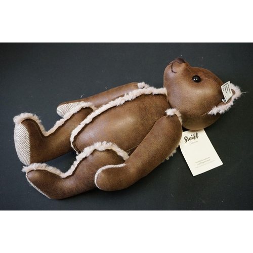 Two boxed Steiff limited edition bears, to include 025884