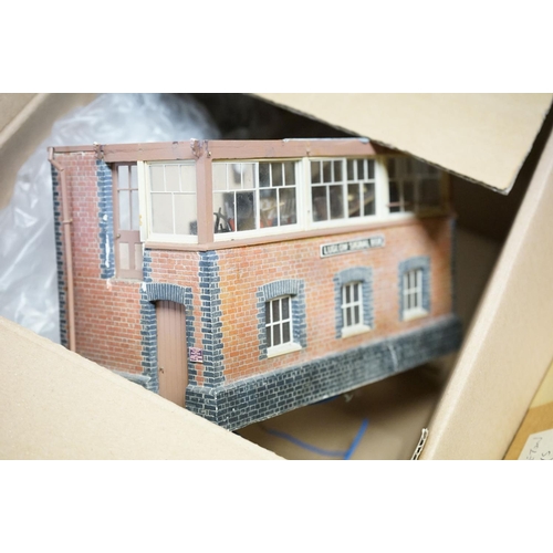 101 - Large quantity of O gauge kit built & building items and accessories to include trackside sheds (hig... 