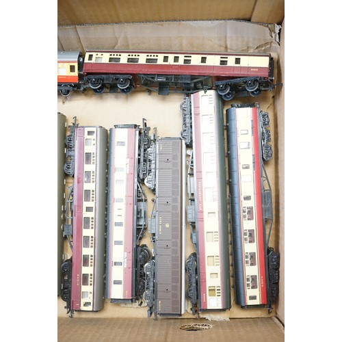 117 - 24 OO gauge items of rolling stock, all coaches and carriages to include Hornby, Hornby Dublo, Lima ... 