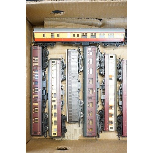 117 - 24 OO gauge items of rolling stock, all coaches and carriages to include Hornby, Hornby Dublo, Lima ... 