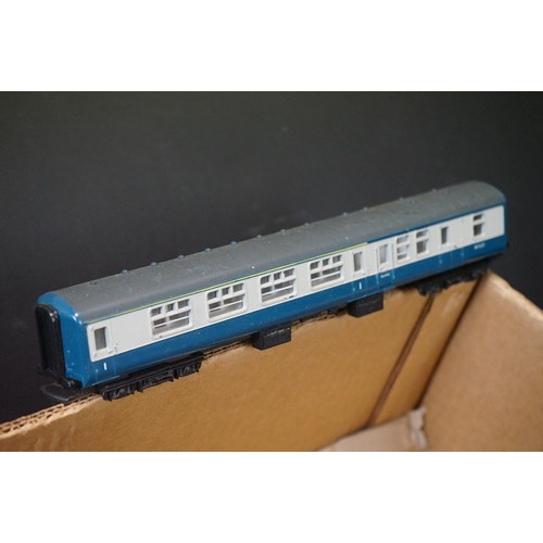 117 - 24 OO gauge items of rolling stock, all coaches and carriages to include Hornby, Hornby Dublo, Lima ... 