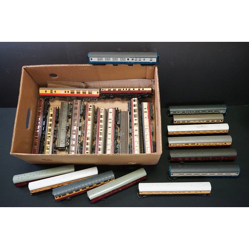 117 - 24 OO gauge items of rolling stock, all coaches and carriages to include Hornby, Hornby Dublo, Lima ... 