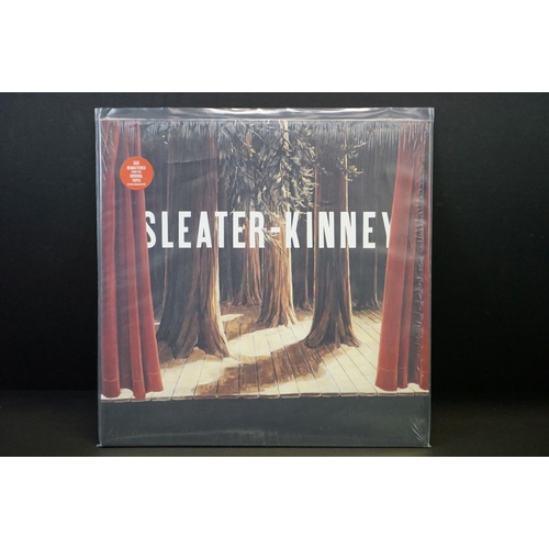 70 - Vinyl – 2 Sleater-Kinney LPs to include Dig Me Out (Original UK 1997 press on Matador Records OLE 26... 