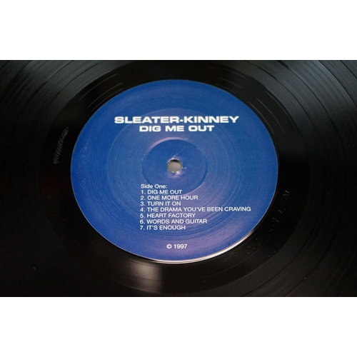 70 - Vinyl – 2 Sleater-Kinney LPs to include Dig Me Out (Original UK 1997 press on Matador Records OLE 26... 