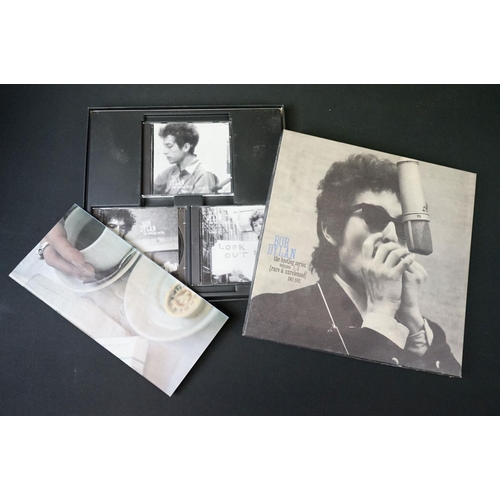 121 - Vinyl / CD’s – 26 Bob Dylan albums and 2 Box sets spanning his career to include The Times They Are ... 