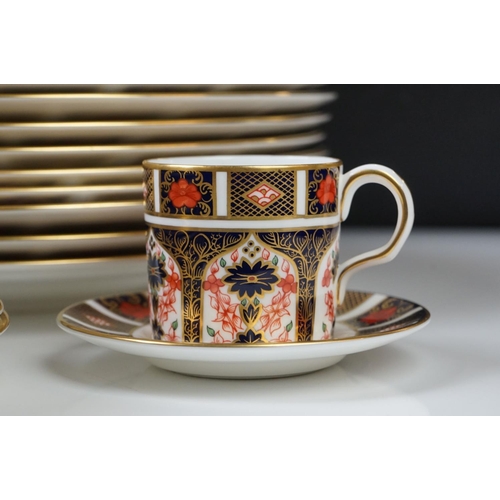 18 - Royal Crown Derby ' Old Imari ' tea & dinner ware, pattern 1128, to include 2 teacups, 4 saucers, co... 