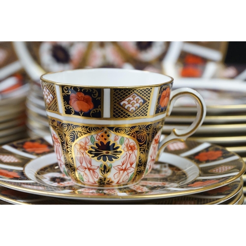 18 - Royal Crown Derby ' Old Imari ' tea & dinner ware, pattern 1128, to include 2 teacups, 4 saucers, co... 