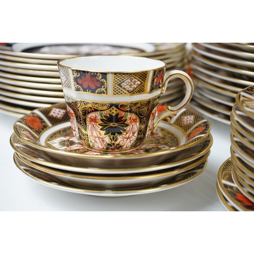 18 - Royal Crown Derby ' Old Imari ' tea & dinner ware, pattern 1128, to include 2 teacups, 4 saucers, co... 