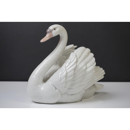 25 - Lladro Porcelain Swan Figure (no. 5231 - 18cm high), together with a Border Fine Arts sculpture of a... 