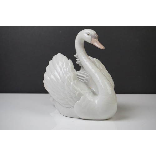 25 - Lladro Porcelain Swan Figure (no. 5231 - 18cm high), together with a Border Fine Arts sculpture of a... 