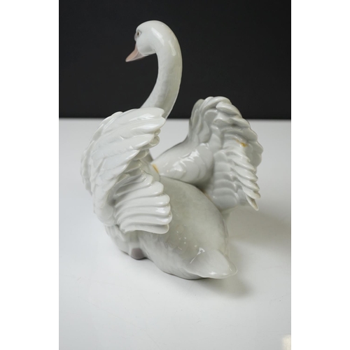 25 - Lladro Porcelain Swan Figure (no. 5231 - 18cm high), together with a Border Fine Arts sculpture of a... 